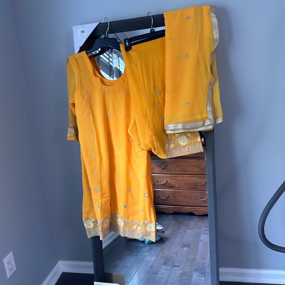 Punjabi dresses with different price size 38-42”. Different designs, dupattas - Picture 8 of 9